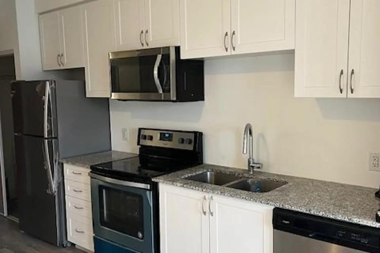 Additional image 3 of 2800 Keele Street 409