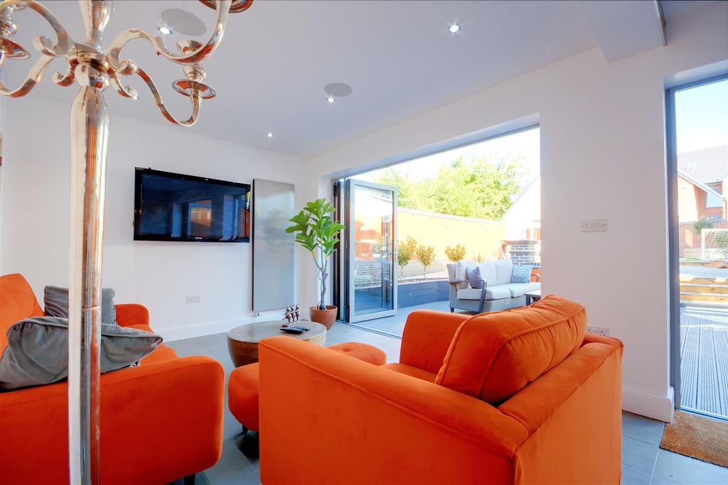 9 bed detached house to rentToton Lane, Stapleford, Nottingham NG9