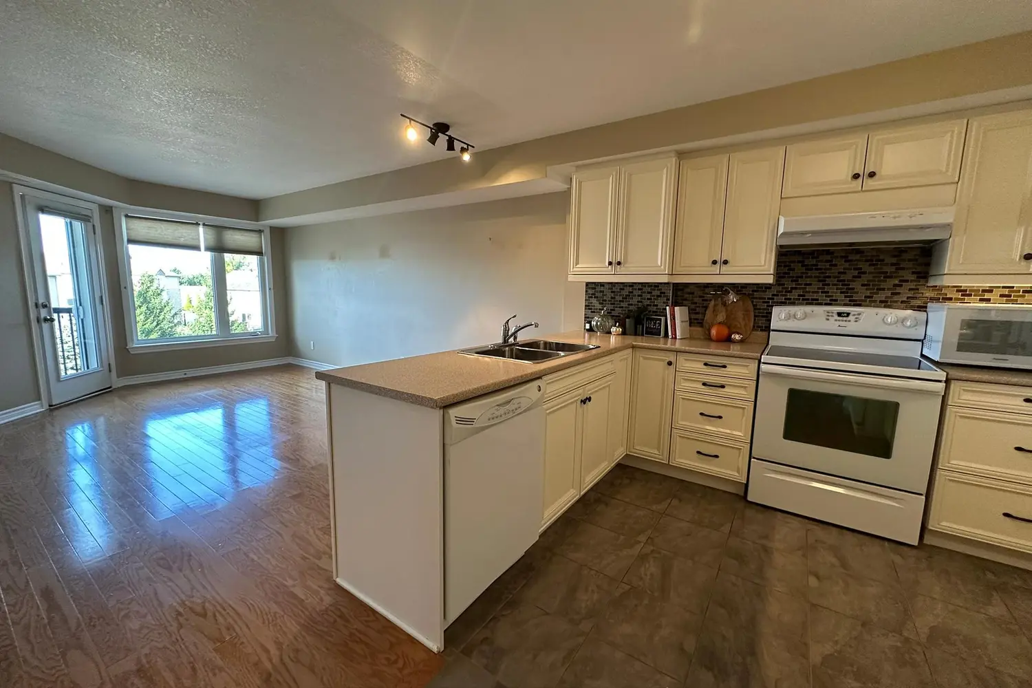 Additional image 5 of 398 Van Buren Street 301