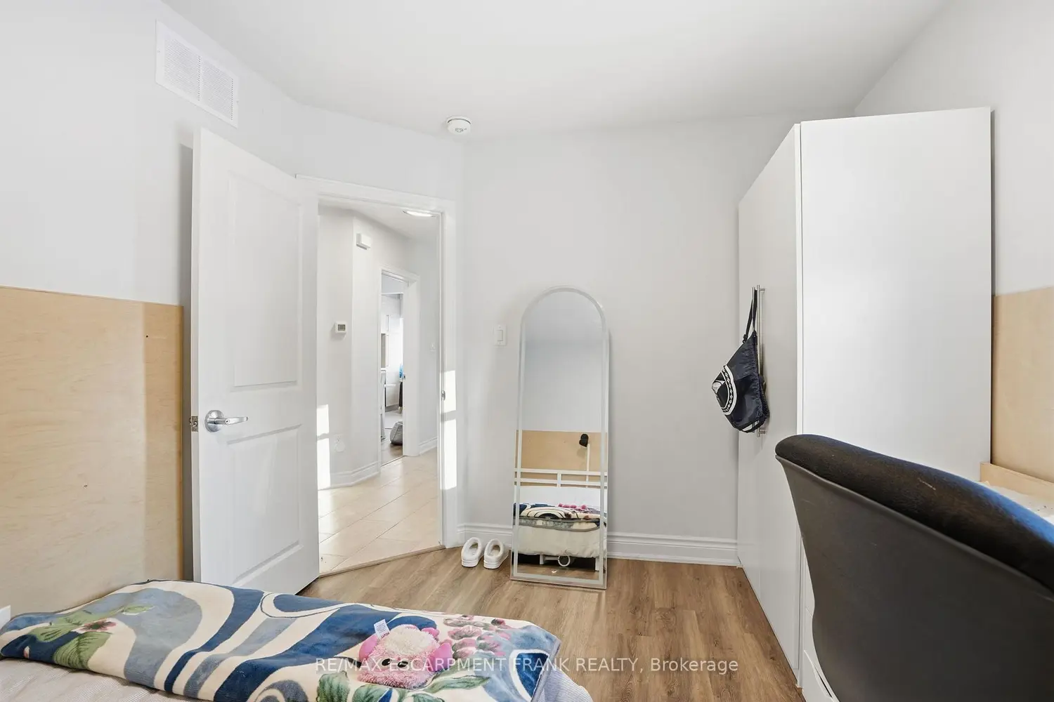 Additional image 16 of 50 Broadway Avenue