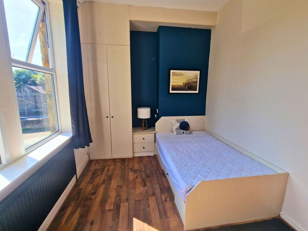 Additional image 3 of 6 bed flat to rentHolly Bank, Leeds LS6