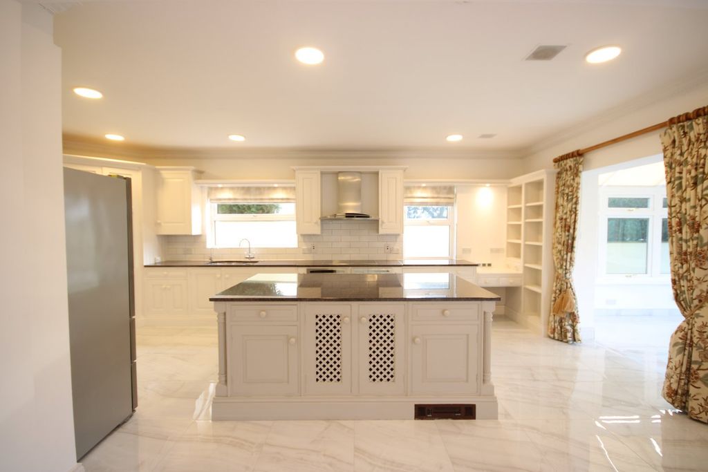 Additional image 4 of 5 bed detached house to rentLa Route Du Petit Clos, St Helier JE2