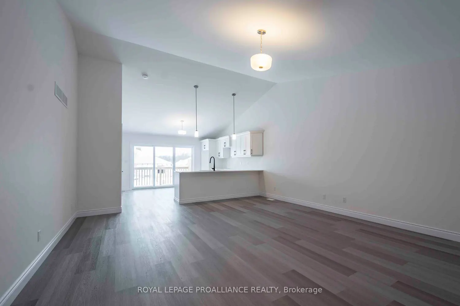 121 Farrington Crescent photo 4