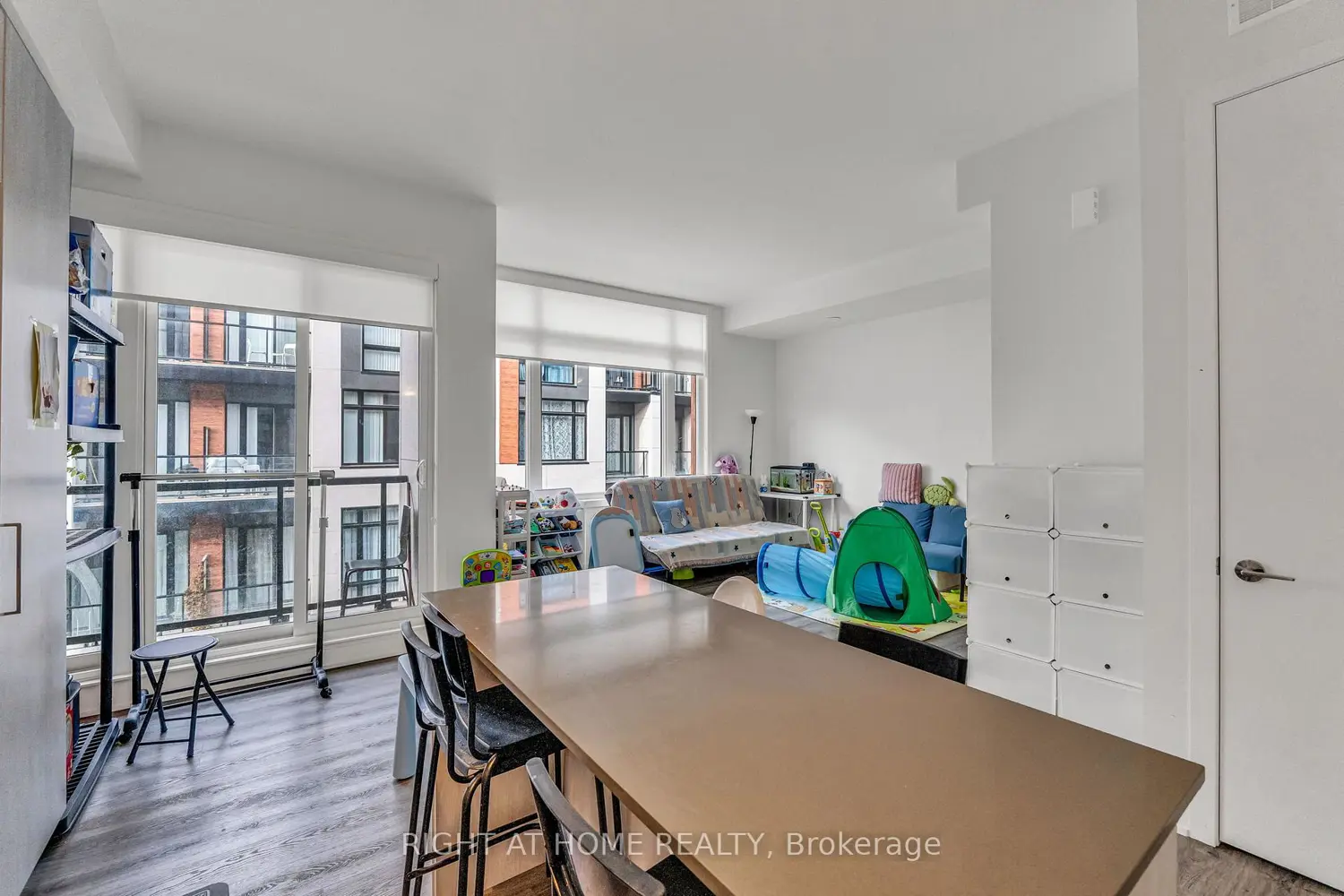 2 Steckley House Lane 907 photo 2