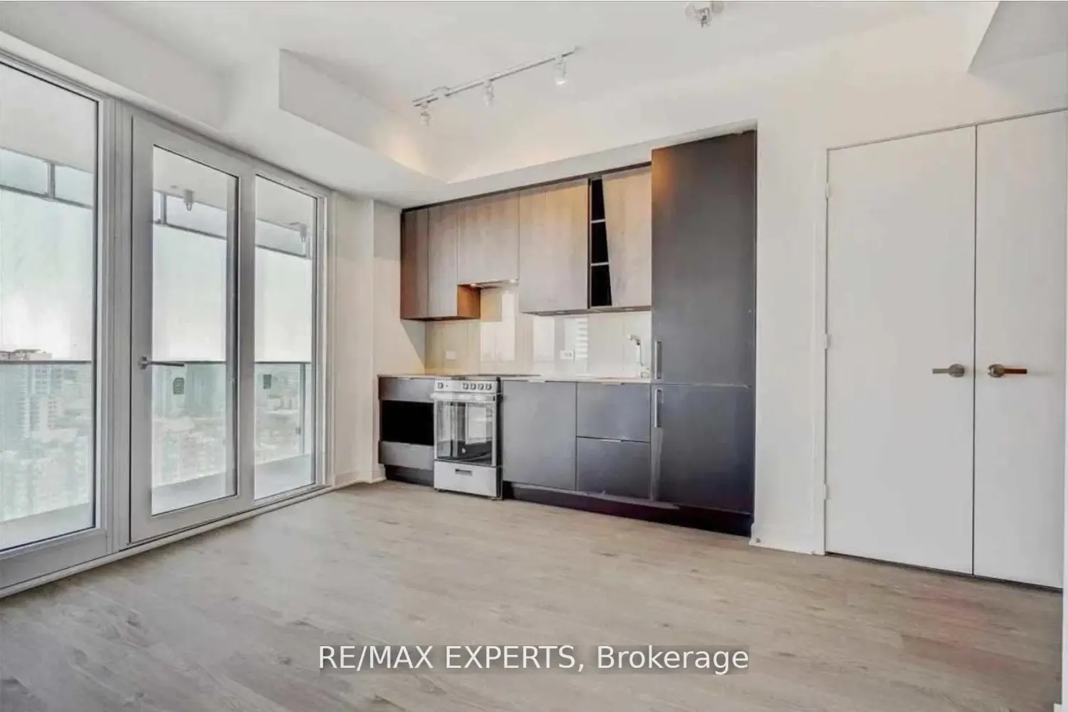 Additional image 5 of 3900 Confederation Parkway 2710