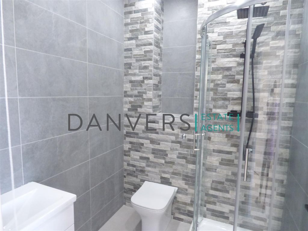 3 bed flat to rentWestern Boulevard, Leicester LE2 photo 3