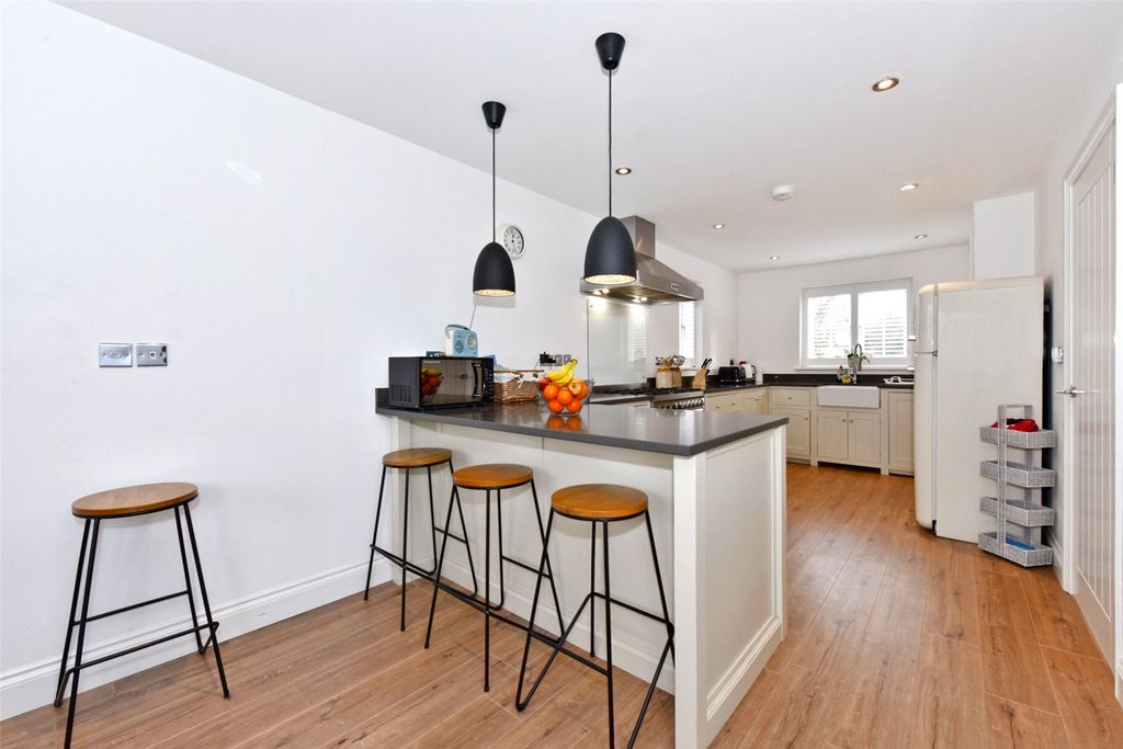 Additional image 6 of 4 bed detached house to rentBinfield Heath, Henley-On-Thames, Oxfordshire RG9