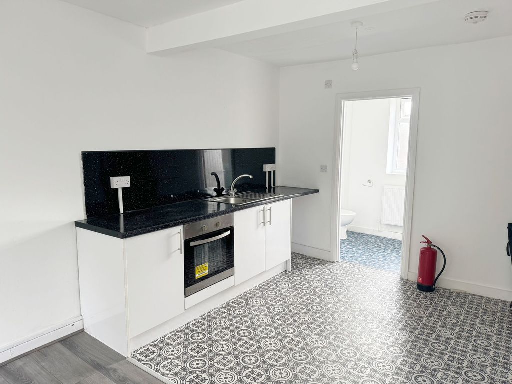 Additional image 2 of Studio to rentStudio Bedsit Flat, 19 Church Street, Merthyr Tydfil CF47