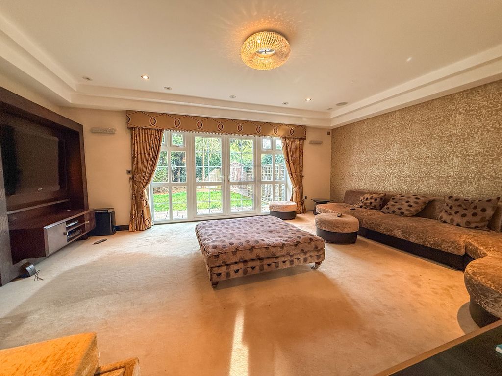 4 bed detached house to rentManor Road, Oadby, Oadby, Leicester LE2 photo 4
