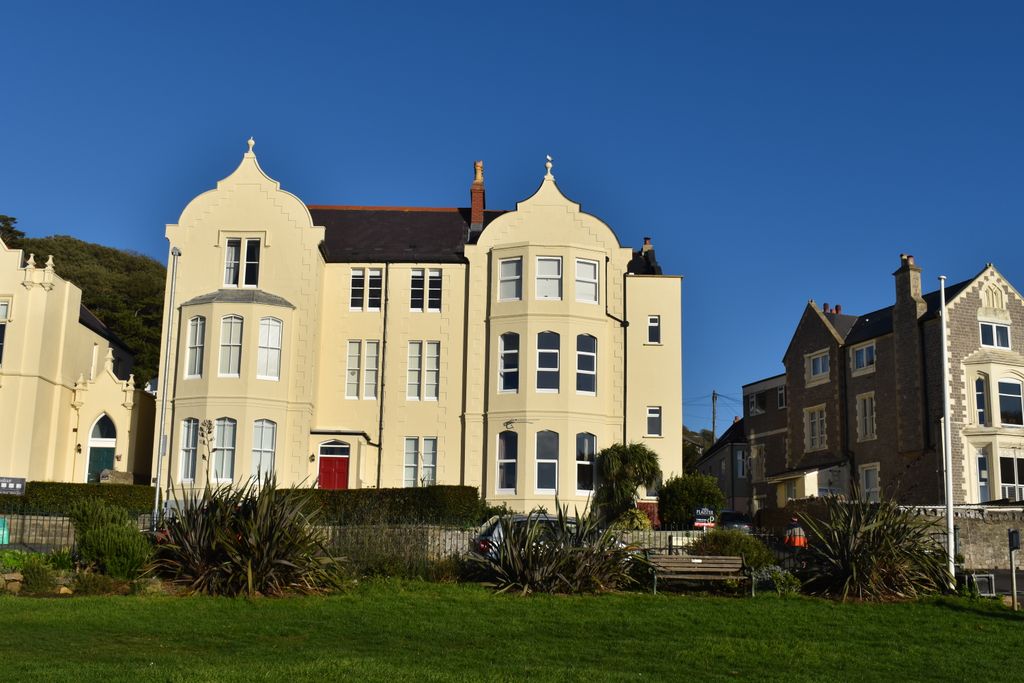 2 bed flat to rentUpper Kewstoke Road, Weston-Super-Mare BS23