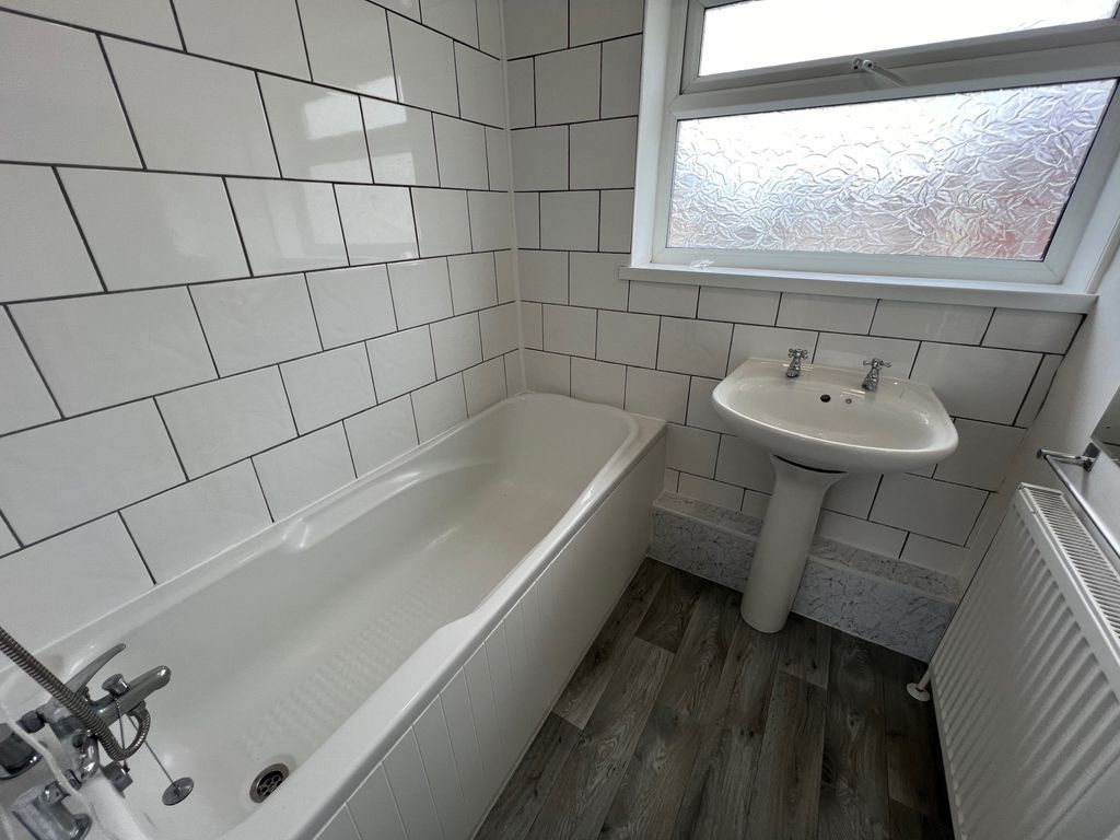 Additional image 6 of 2 bed flat to rentLindsay Court, New Road, Lytham St. Annes, Lancashire FY8