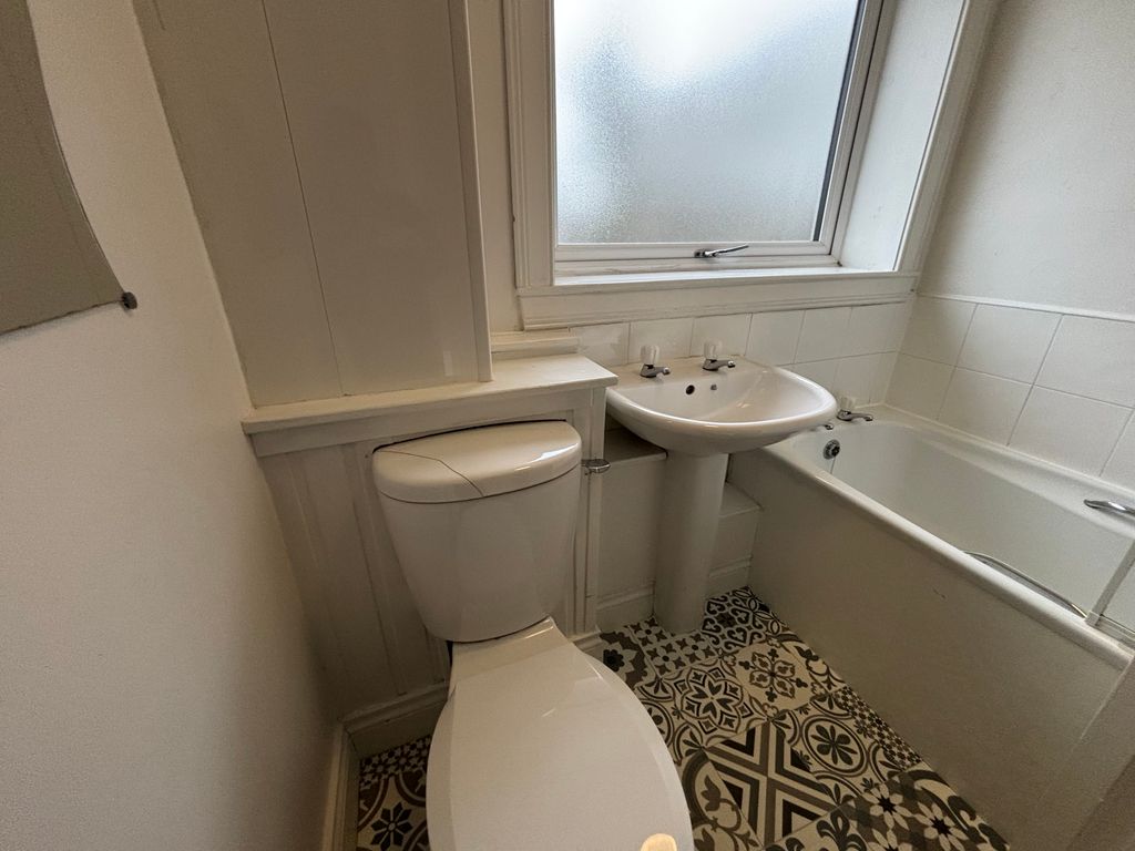 Additional image 8 of 2 bed property to rentMaxwell Place, Glenrothes KY6