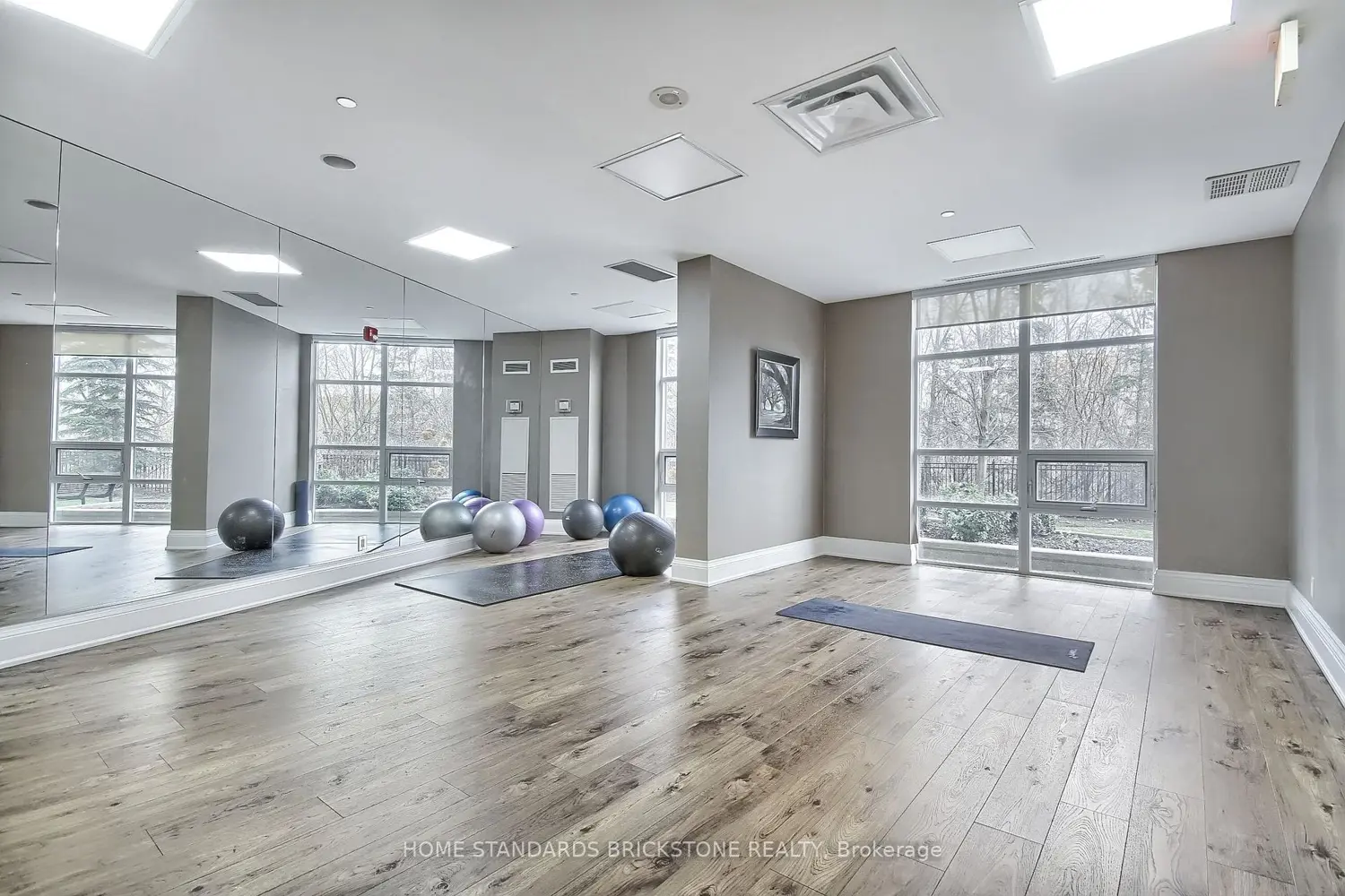 Additional image 17 of 9225 Jane Street 115