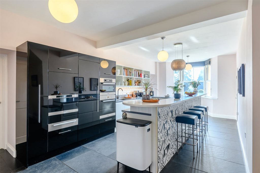 Additional image 3 of 7 bed detached house to rentWalton Street, Walton-In-Gordano, Clevedon, North Somerset BS21