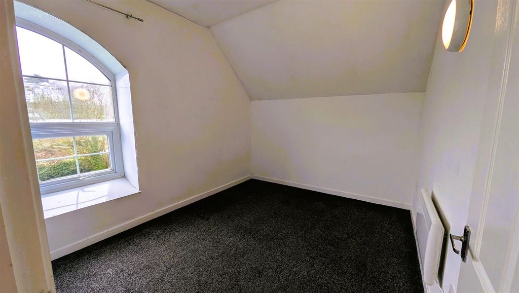 Additional image 2 of 2 bed flat to rentMeyrick Street, Pembroke Dock SA72