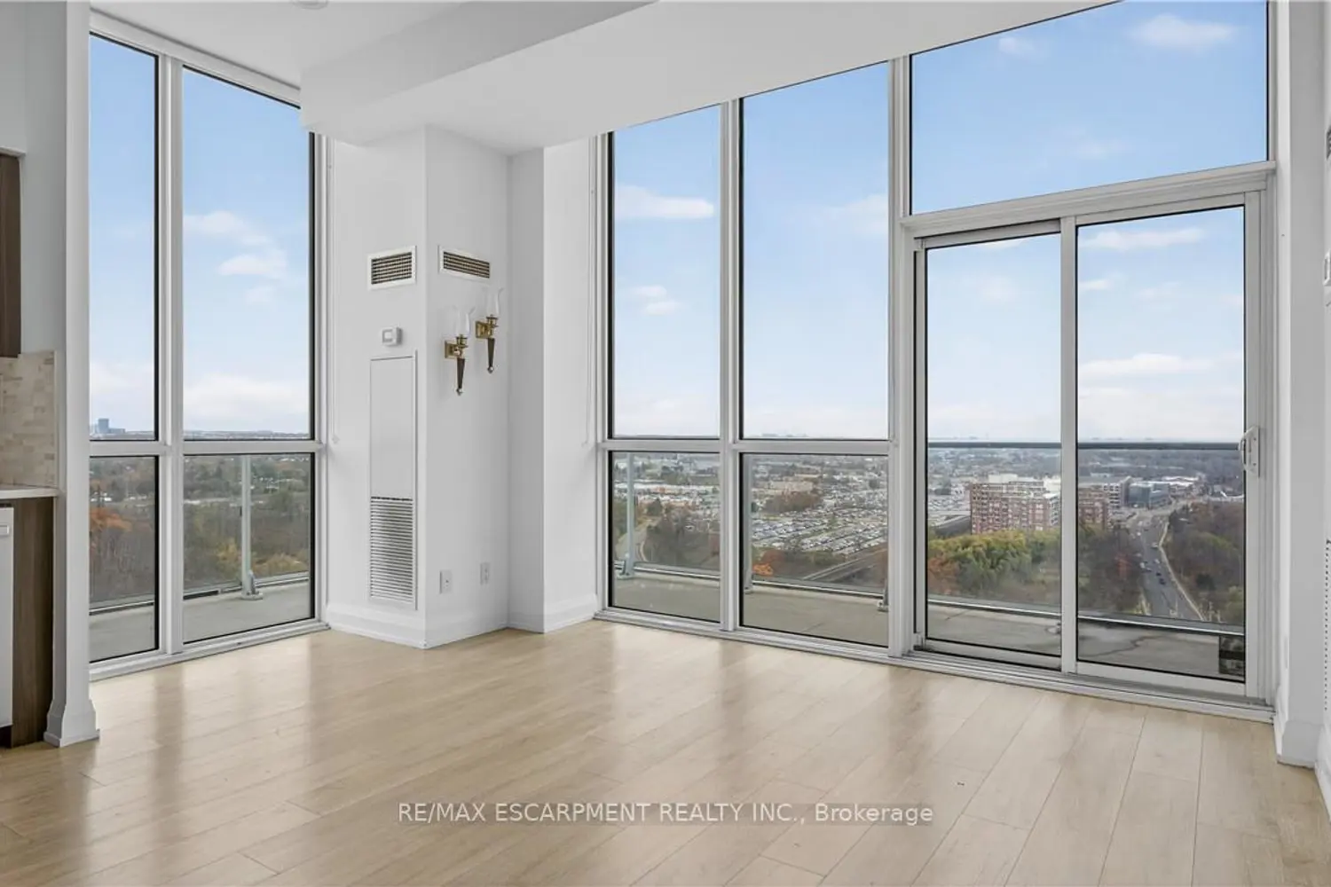 Additional image 10 of 65 Speers Road Ph03