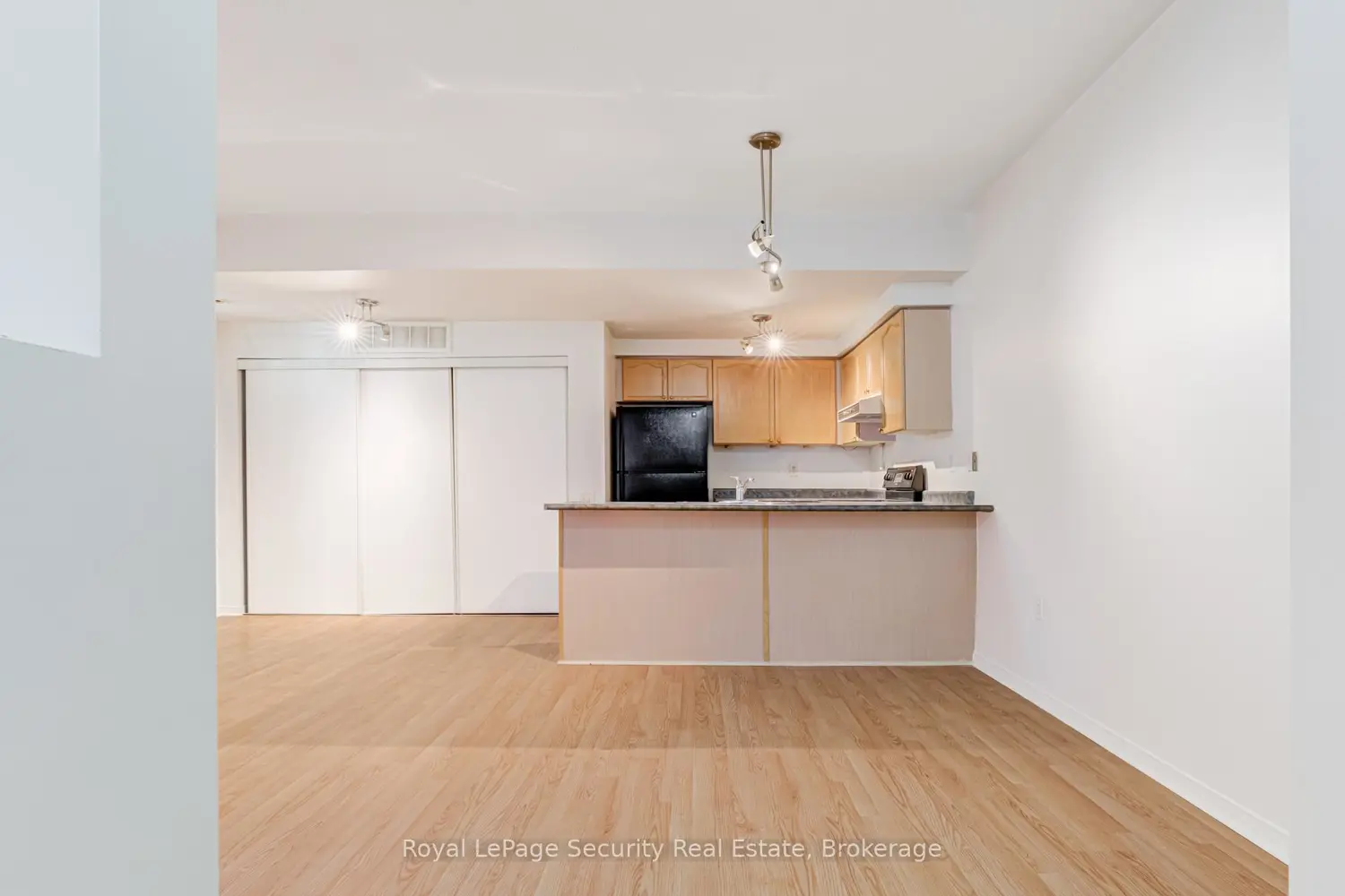Additional image 8 of 760 Lawrence Avenue 137