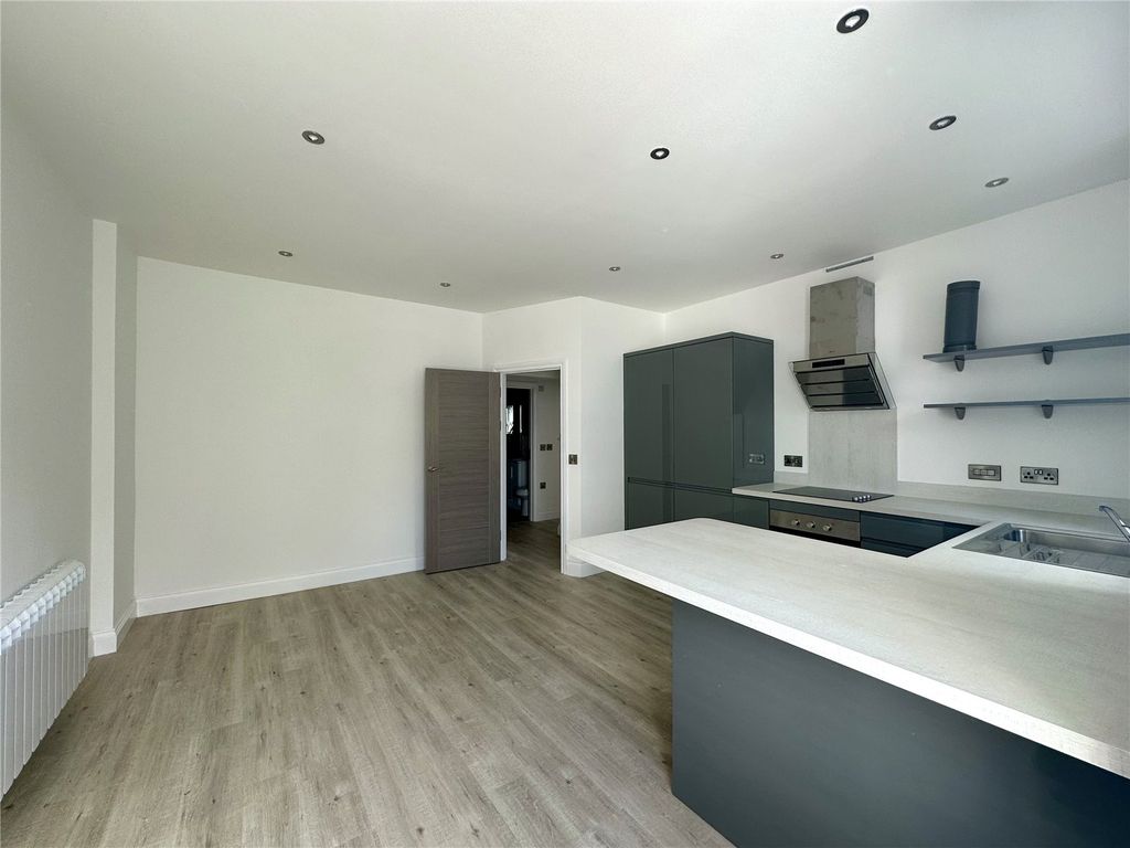 Additional image 7 of 2 bed flat to rentFlat 8, Islay Court, Victoria Street, Tenby SA70