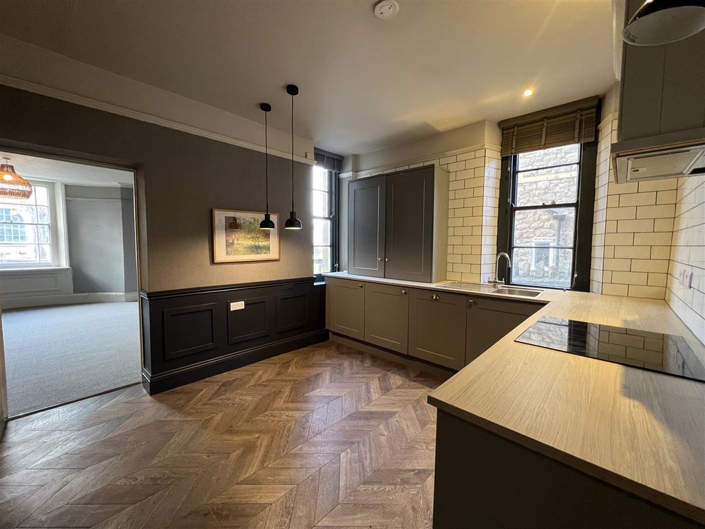 Additional image 3 of 2 bed flat to rentFlat 1 Pinehurst, 17 Bellevue Road, Clevedon BS21