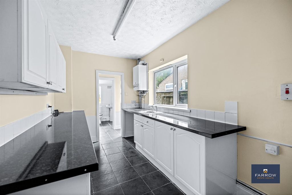 Additional image 3 of 3 bed terraced house to rentCastle Street, Grimsby DN32