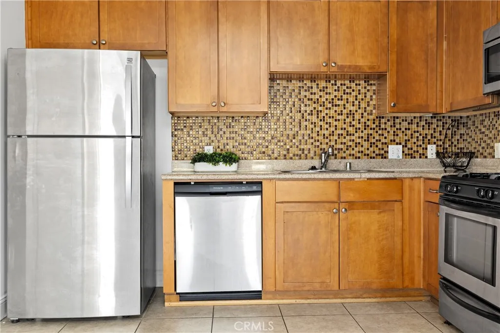 Additional image 38 of 6938 Laurel Canyon Blvd Unit 304, North Hollywood, CA 91605