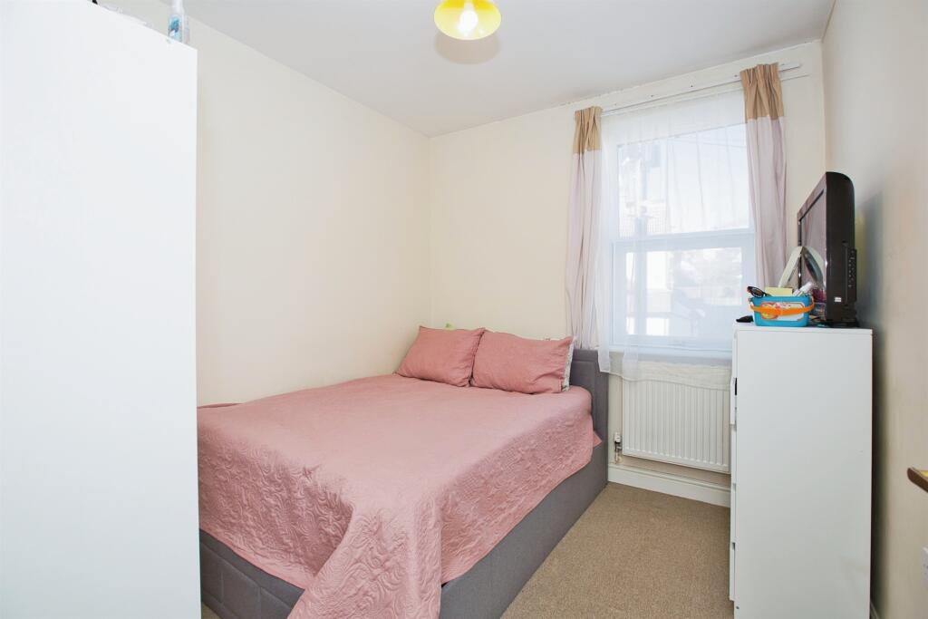 Additional image 15 of Crofton Avenue, Yeovil