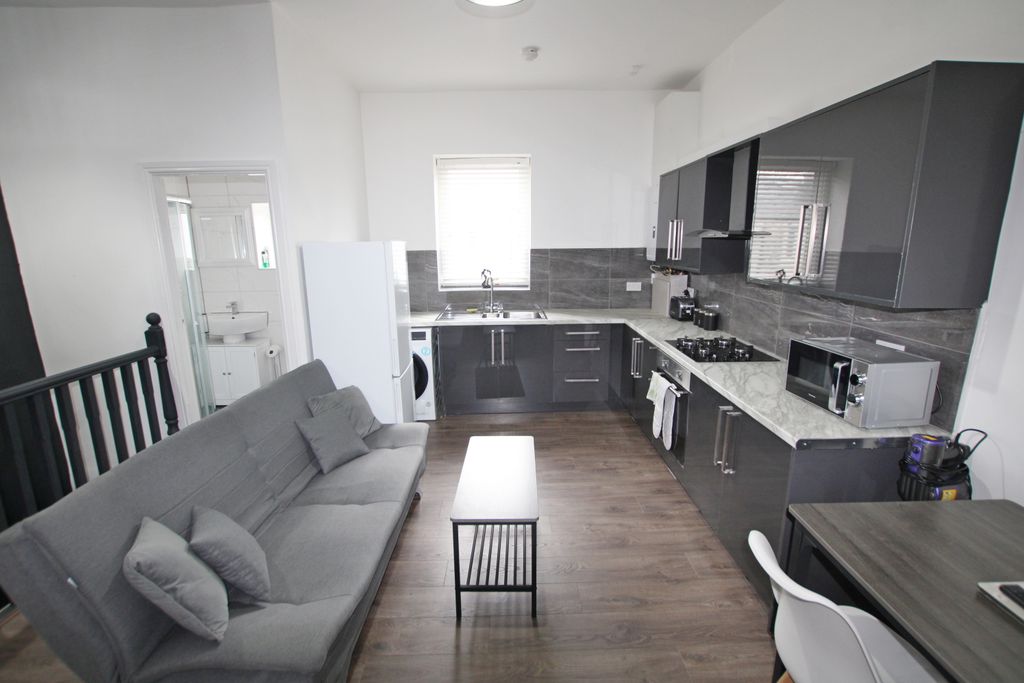 Additional image 2 of 2 bed flat to rentBarnes Street, Clayton Le Moors, Accrington BB5