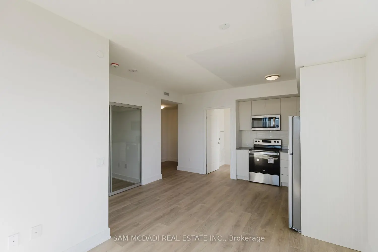 Additional image 14 of 202 Burnhamthorpe Road 2003