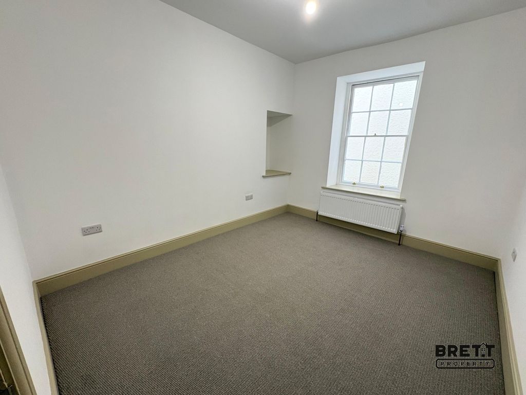 Additional image 6 of 2 bed flat to rentFlat 2, 27 Main Street, Pembroke, Pembrokeshire. SA71