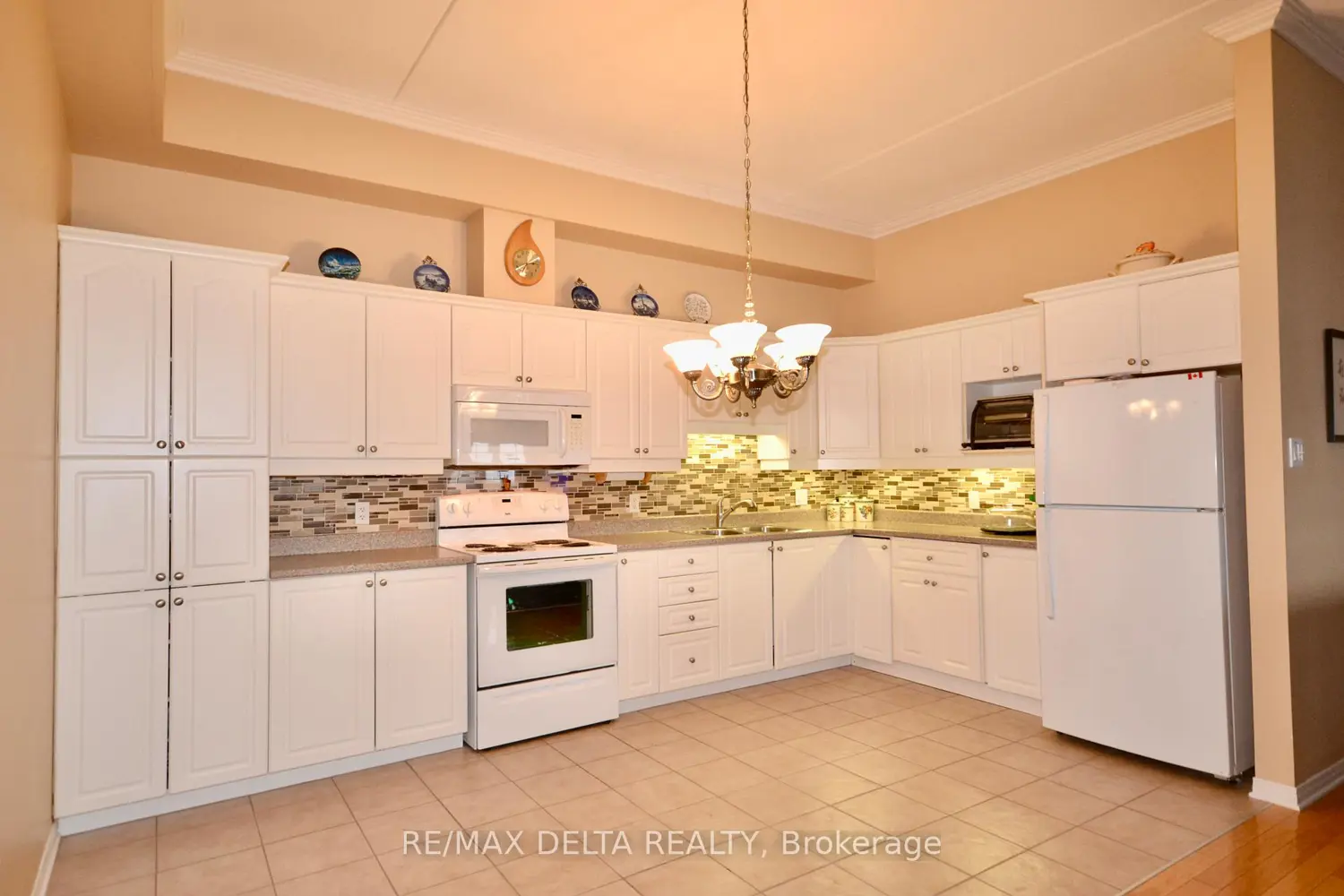 Additional image 4 of 2921 Laurier Street 407