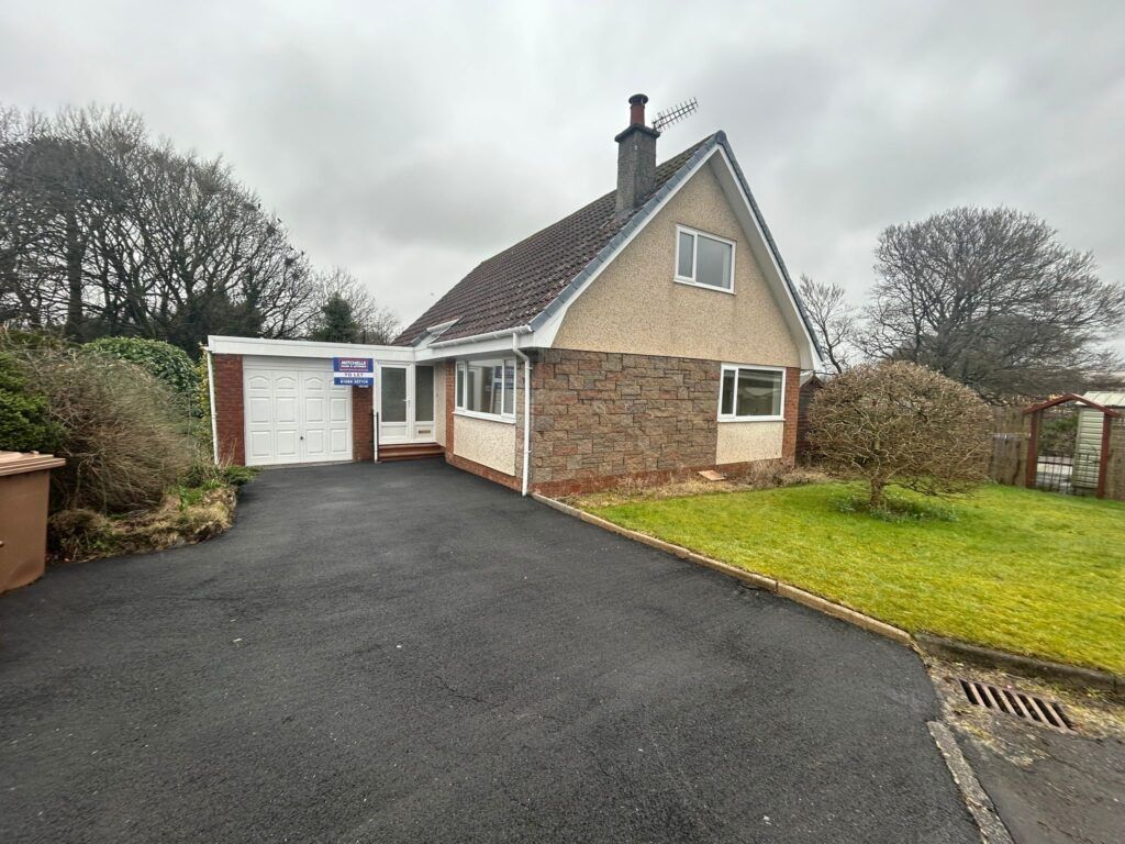 3 bed detached house to rentLancaster Avenue, Beith, North Ayrshire KA15