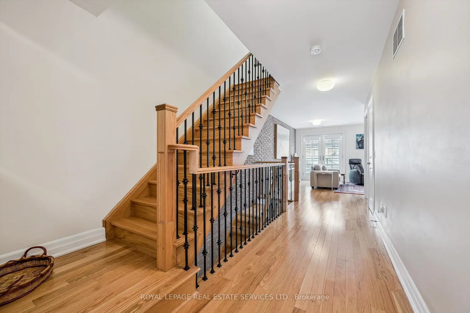 Additional image 16 of 2369 Ontario Street 26