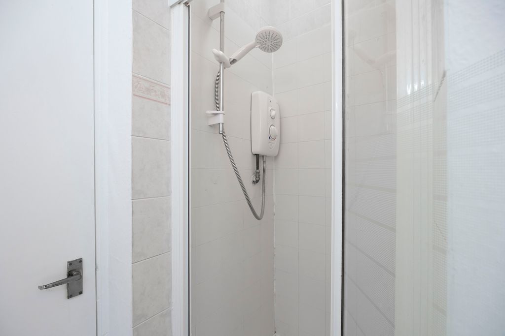 Additional image 5 of Studio to rentSuffolk Square, Cheltenham GL50