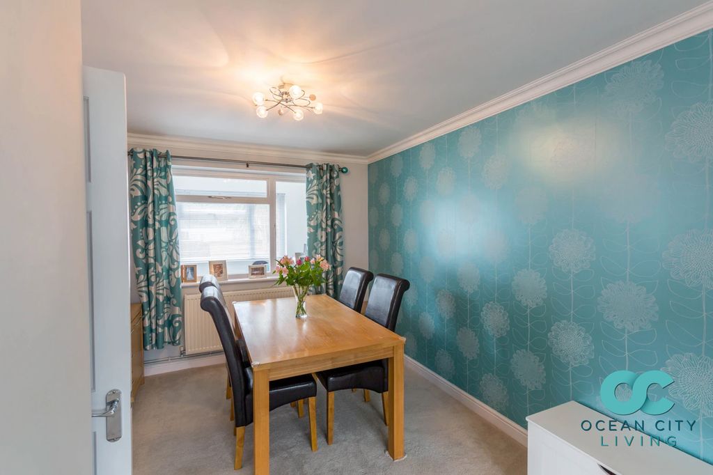 Additional image 5 of 3 bed semi-detached house to rentHigher Park Close, Plymouth PL7