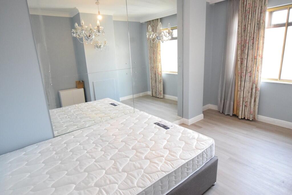 Additional image 5 of Buckingham Mansions, Bath Road