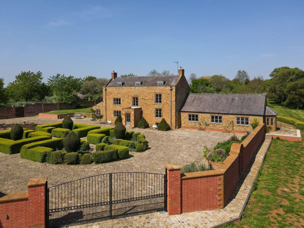 Additional image 2 of 5 bed detached house to rentBluebell Farm, Farnborough, Oxfordshire OX17
