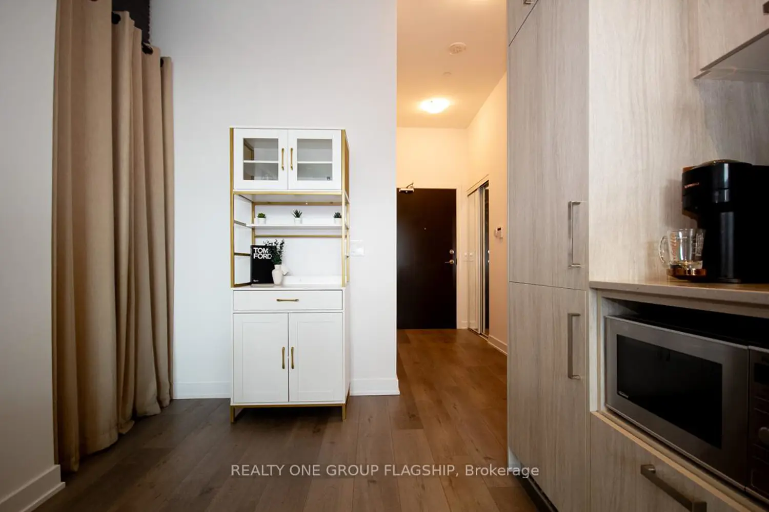 Additional image 3 of 38 Honeycrisp Crescent 308E