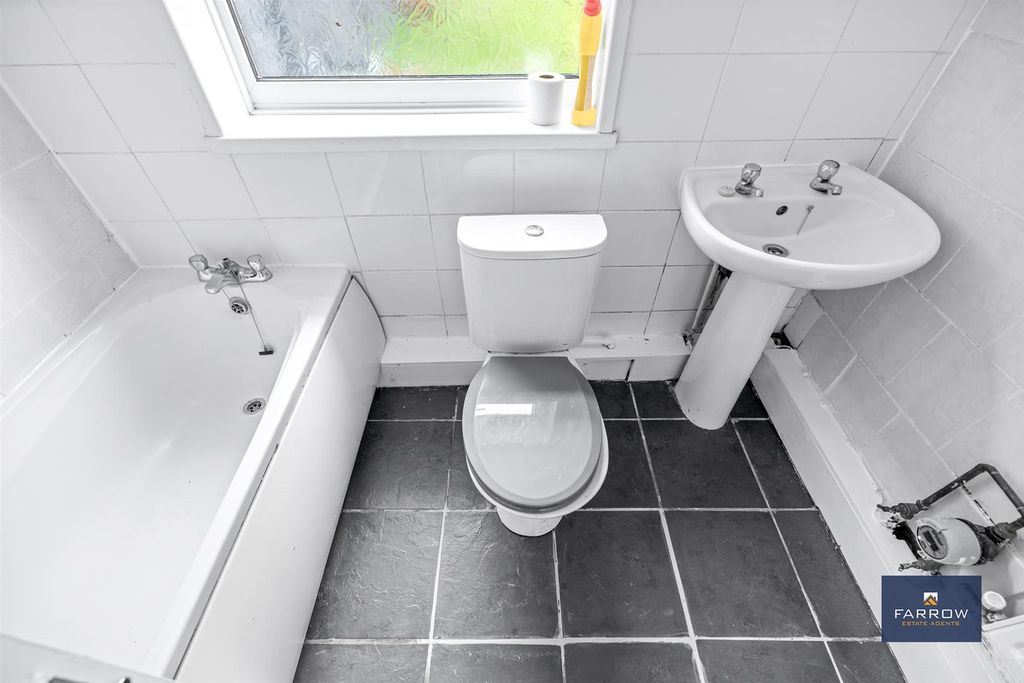 Additional image 9 of 3 bed terraced house to rentCastle Street, Grimsby DN32