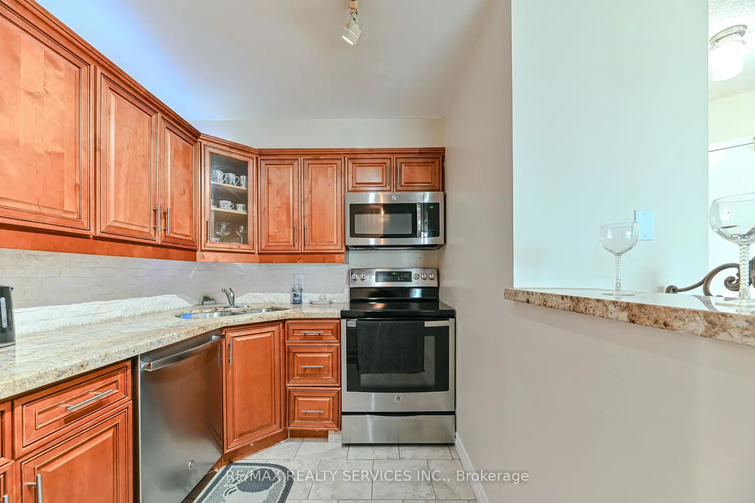 Additional image 9 of 35 Trailwood Drive 1911