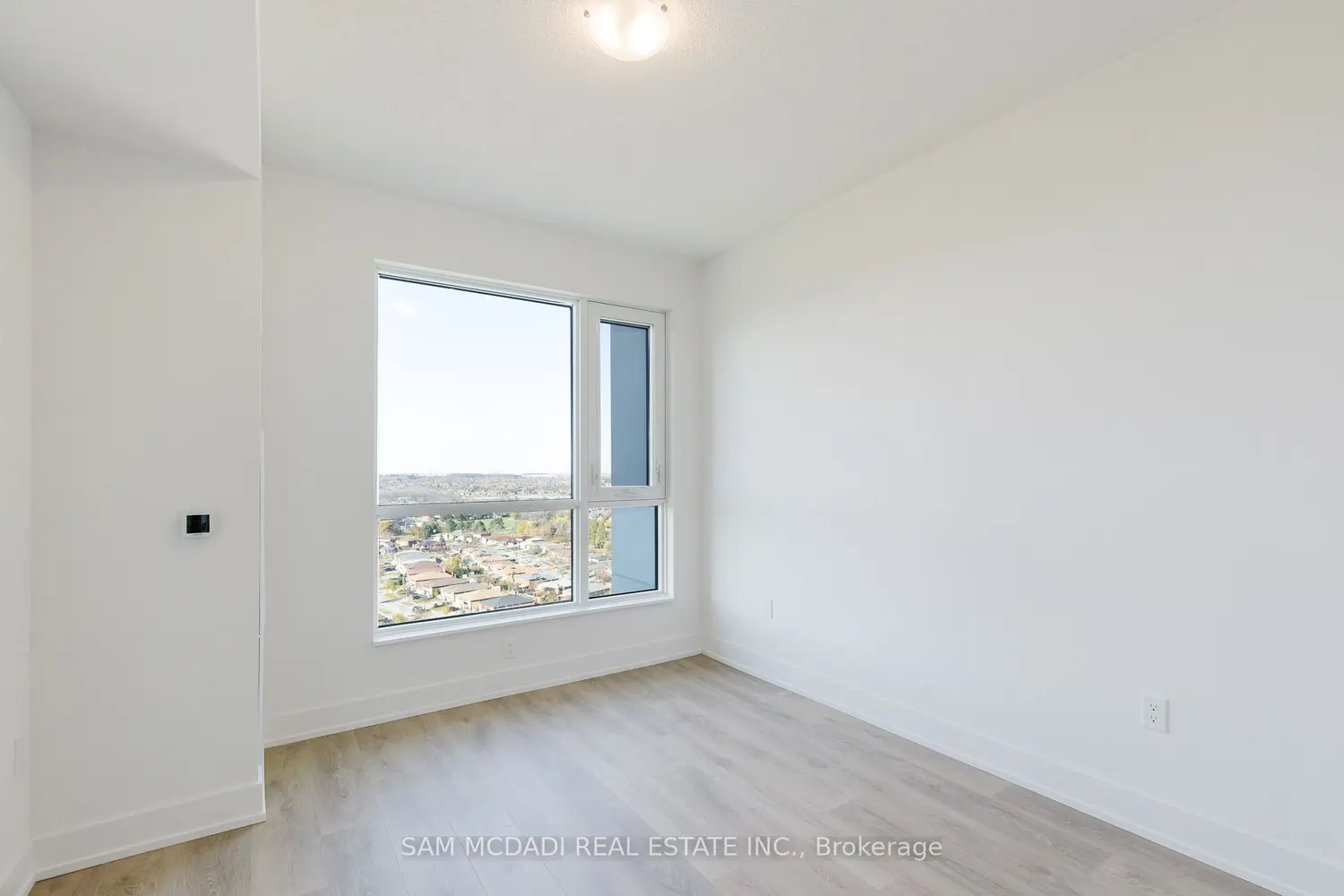 Additional image 6 of 202 Burnhamthorpe Road 2003