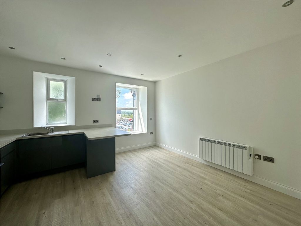 Additional image 5 of 2 bed flat to rentFlat 8, Islay Court, Victoria Street, Tenby SA70