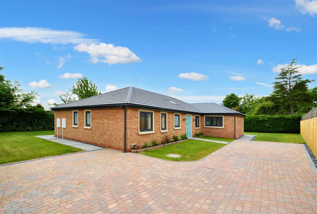 4 bed detached bungalow to rentEast Street, Long Buckby NN6