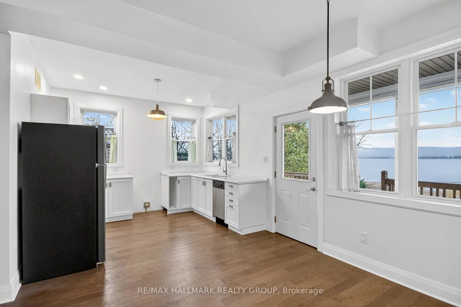 500 Bayview Drive photo 5