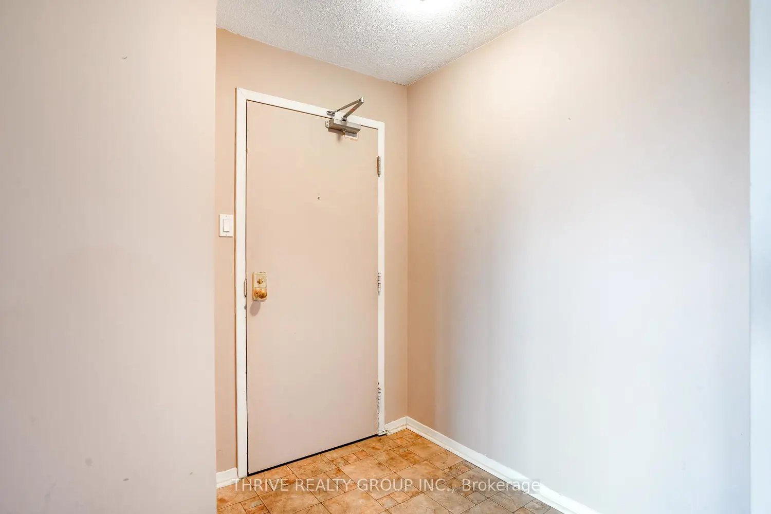 860 Commissioners Road 1403 photo 2