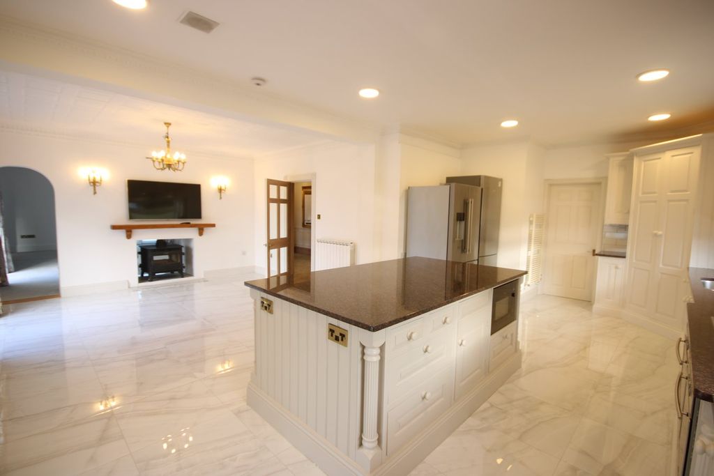 Additional image 6 of 5 bed detached house to rentLa Route Du Petit Clos, St Helier JE2