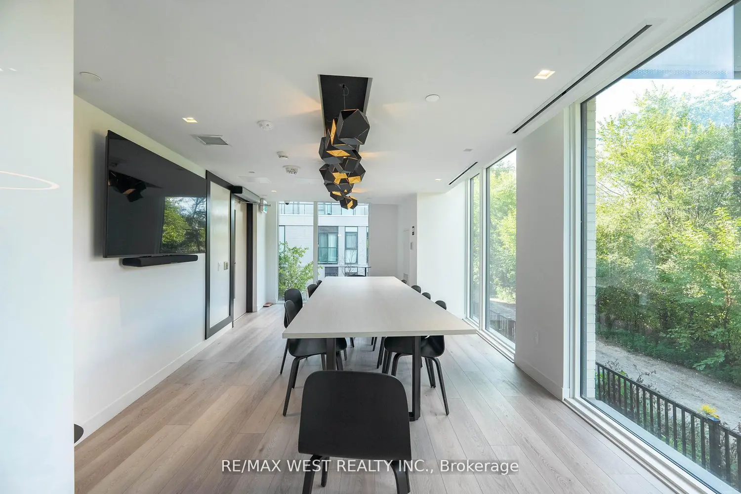 Additional image 16 of 500 Wilson Avenue 721