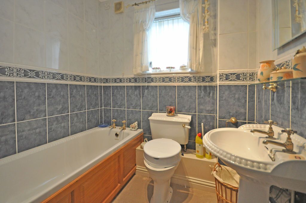 Additional image 10 of 2 bed flat to rentGround Floor, Gold Tops, Newport NP20