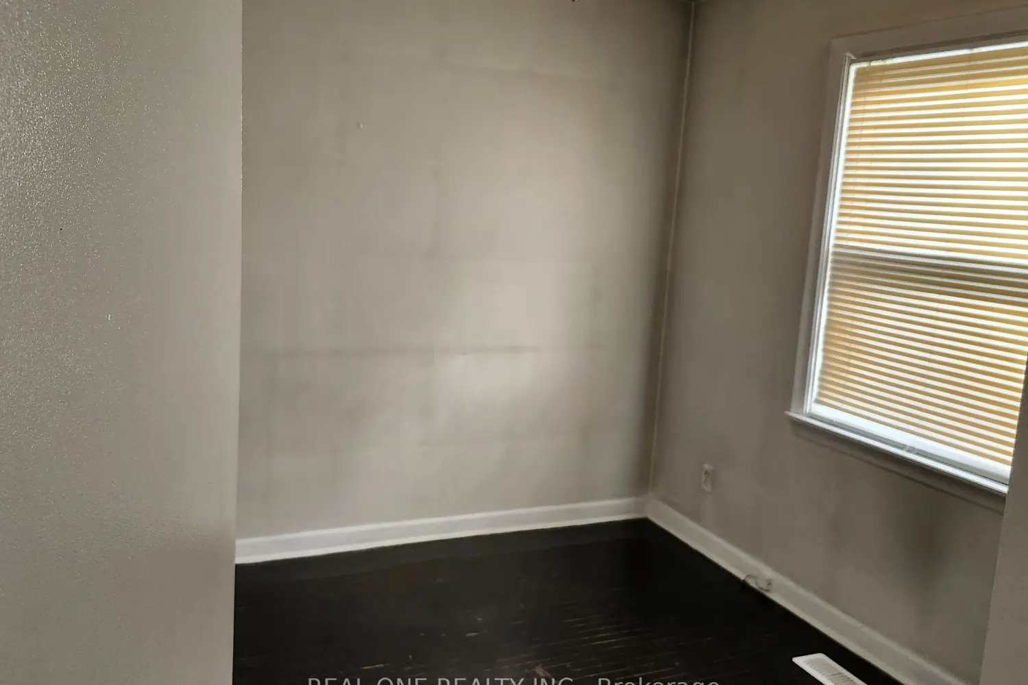 Additional image 7 of 33 Urbandale Avenue