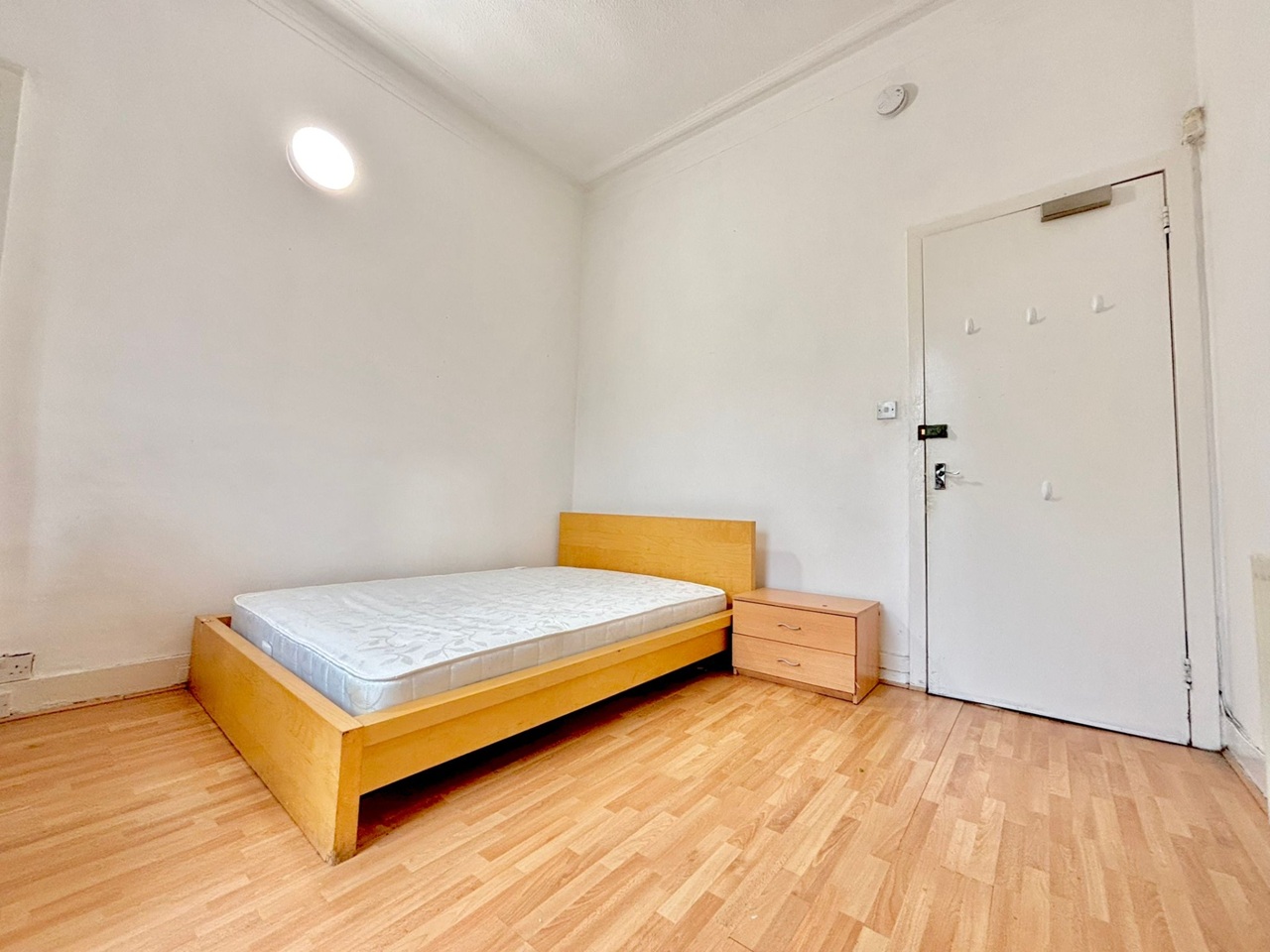 Additional image 2 of 3 Bed Flat, Westbank Quadrant, G12, N1 7GU