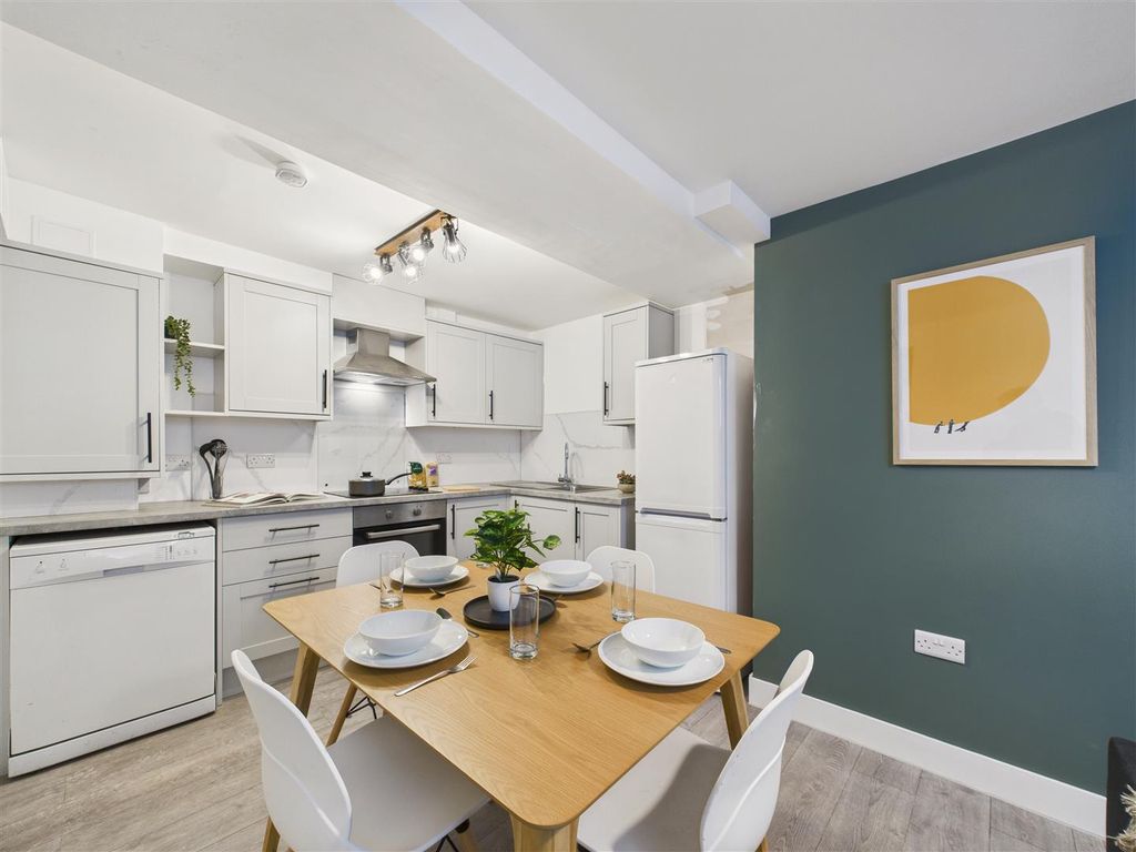 4 bed flat to rentFlat 1A, Canal Bridge BA2 photo 4